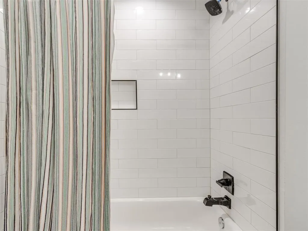 Photo 19 — 527 Hackberry Lane, Washington, OK 73093