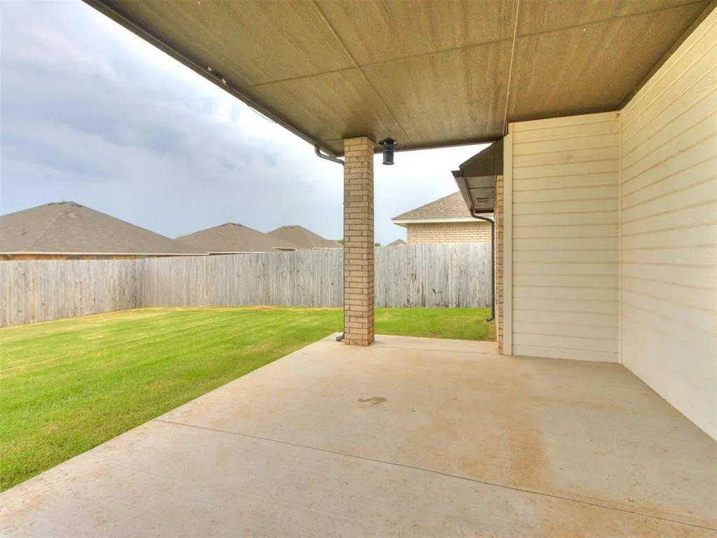 Photo 33 — 527 Hackberry Lane, Washington, OK 73093