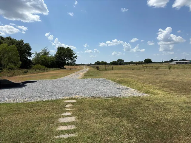 Photo 2 — 30235 Johnson Road, Maud, OK 74854