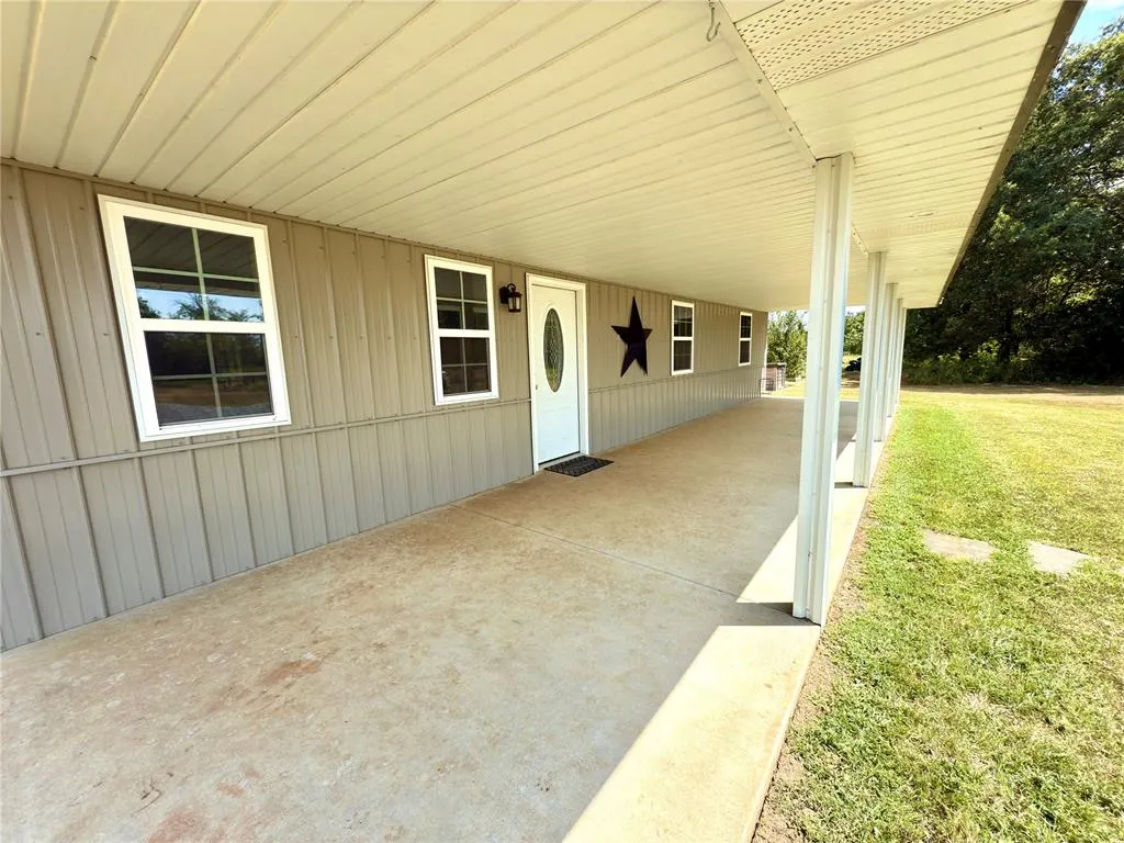Photo 3 — 30235 Johnson Road, Maud, OK 74854