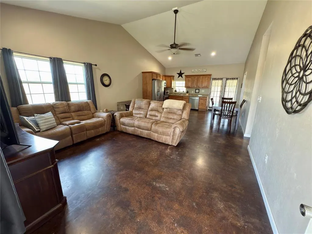 Photo 5 — 30235 Johnson Road, Maud, OK 74854