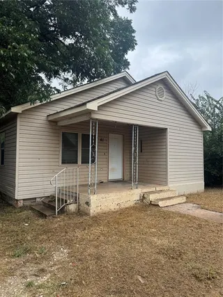 Sold home at 41 SE 39th Street