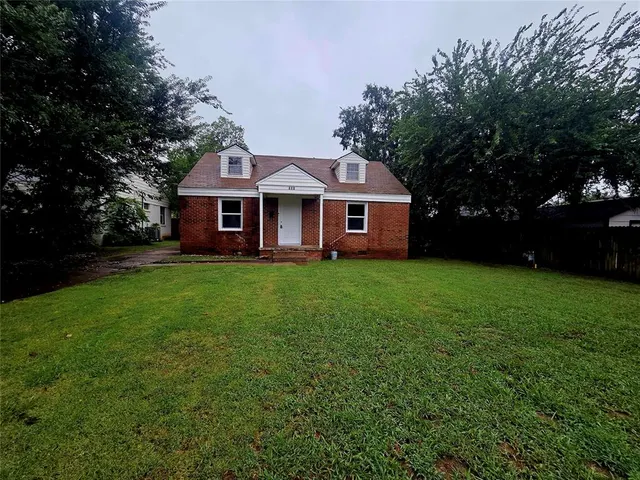 Photo 2 — 904 E Lockheed Drive, Midwest City, OK 73110