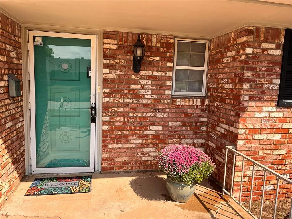 Photo 3 — 325 NE 61st Street, Oklahoma City, OK 73105