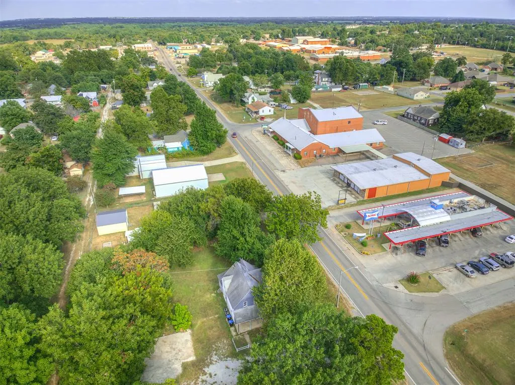 Photo 3 — 827 W Bdwy Avenue, McLoud, OK 74851