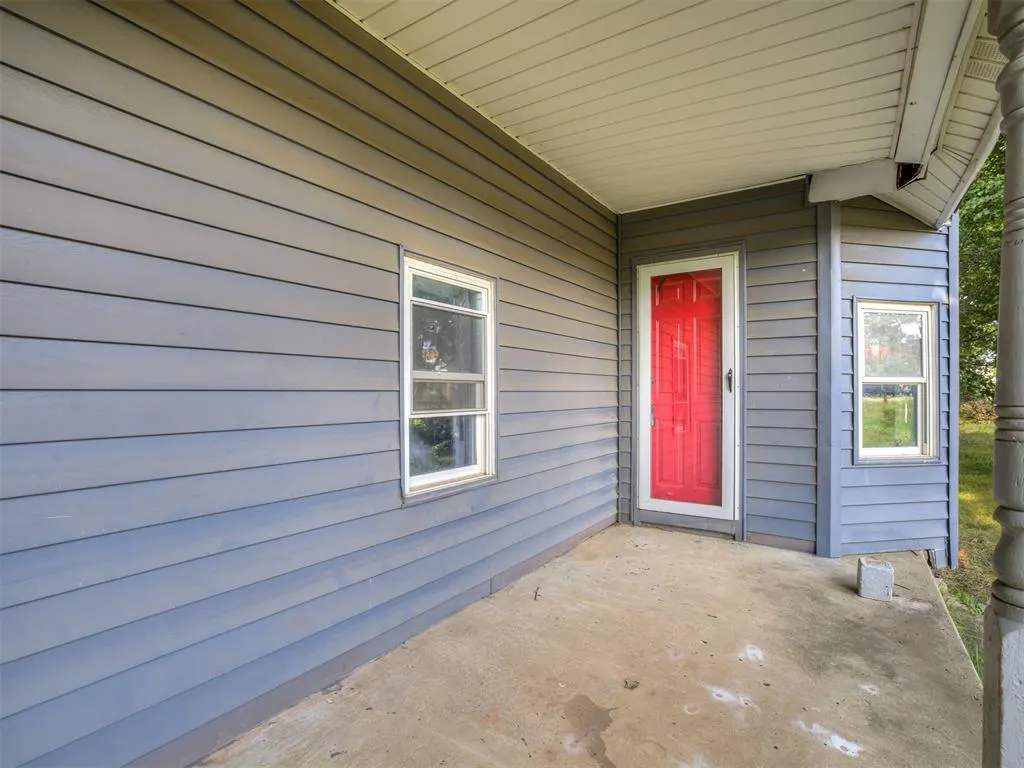 Photo 4 — 827 W Bdwy Avenue, McLoud, OK 74851