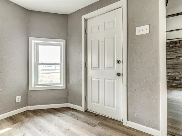 Photo 5 — 827 W Bdwy Avenue, McLoud, OK 74851
