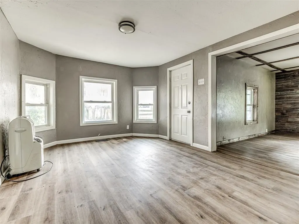 Photo 7 — 827 W Bdwy Avenue, McLoud, OK 74851
