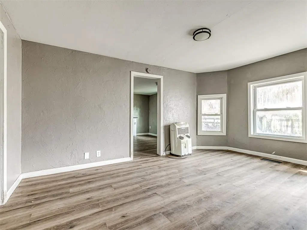 Photo 9 — 827 W Bdwy Avenue, McLoud, OK 74851