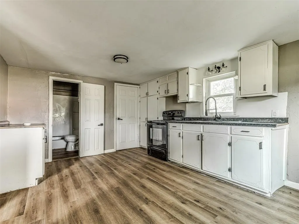 Photo 12 — 827 W Bdwy Avenue, McLoud, OK 74851