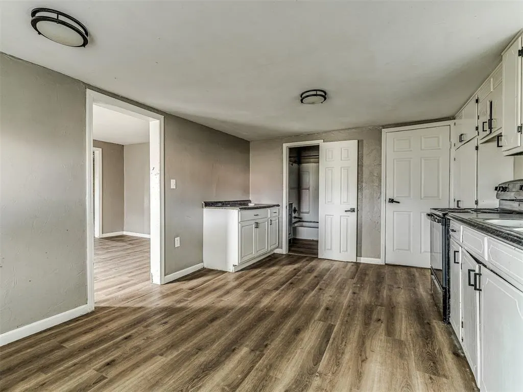 Photo 13 — 827 W Bdwy Avenue, McLoud, OK 74851
