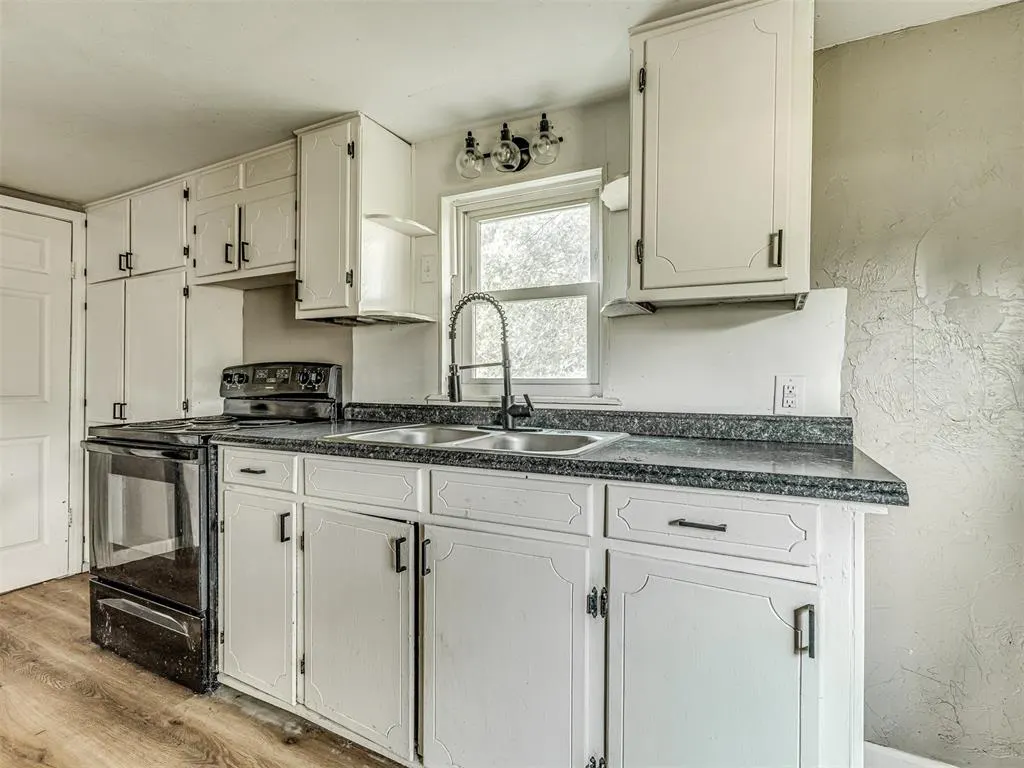 Photo 15 — 827 W Bdwy Avenue, McLoud, OK 74851