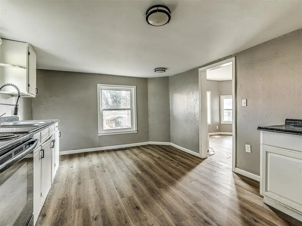Photo 17 — 827 W Bdwy Avenue, McLoud, OK 74851