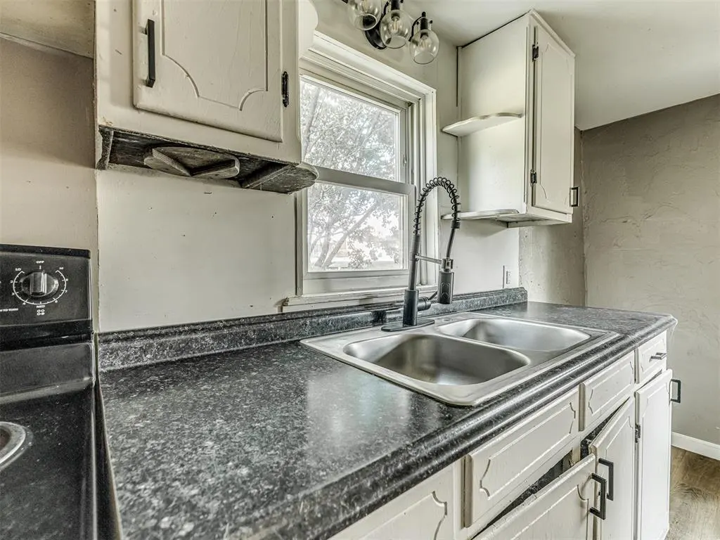 Photo 18 — 827 W Bdwy Avenue, McLoud, OK 74851