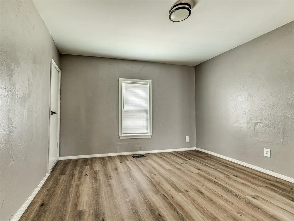 Photo 29 — 827 W Bdwy Avenue, McLoud, OK 74851