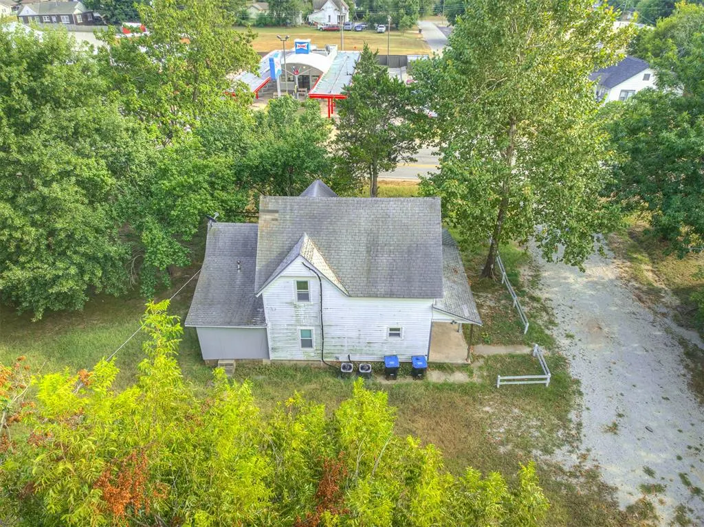 Photo 43 — 827 W Bdwy Avenue, McLoud, OK 74851
