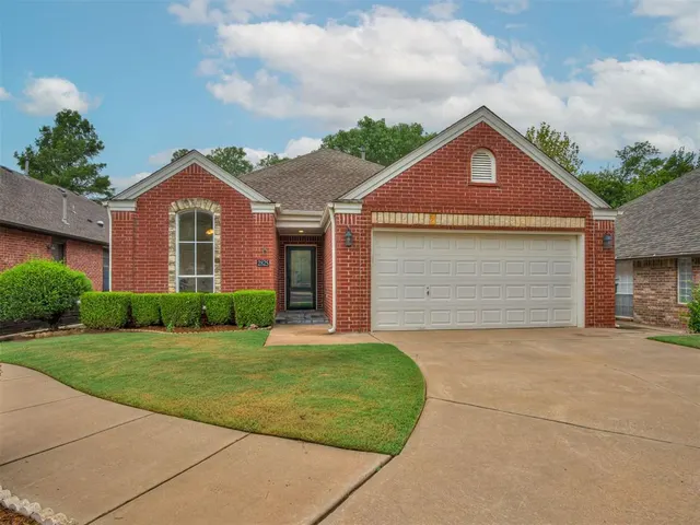 Photo 2 — 2825 Park Hollow Lane, Edmond, OK 73003
