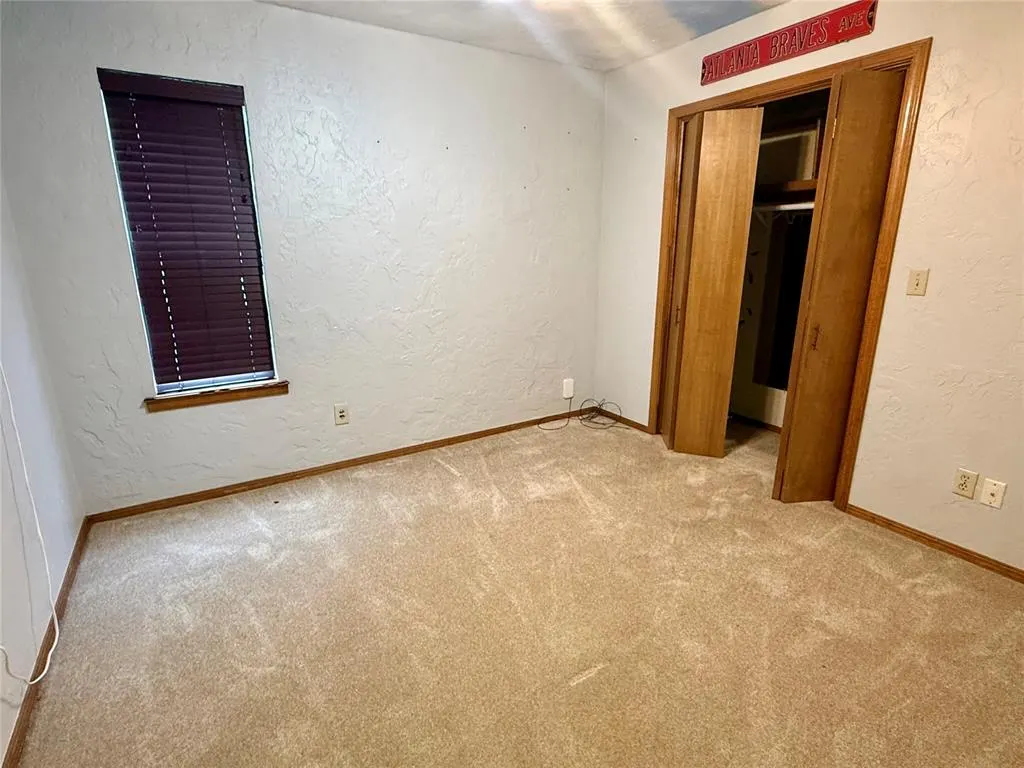 Photo 21 — 321 Red Fork, Clinton, OK 73601
