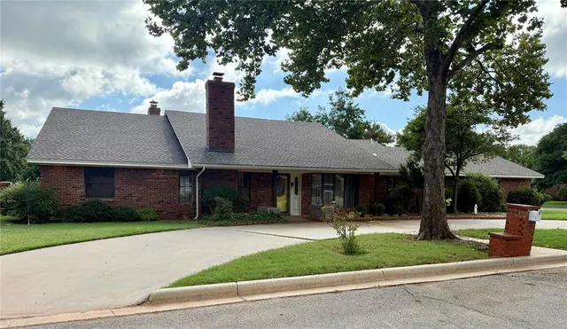 Front exterior — 321 Red Fork, Clinton, OK 73601