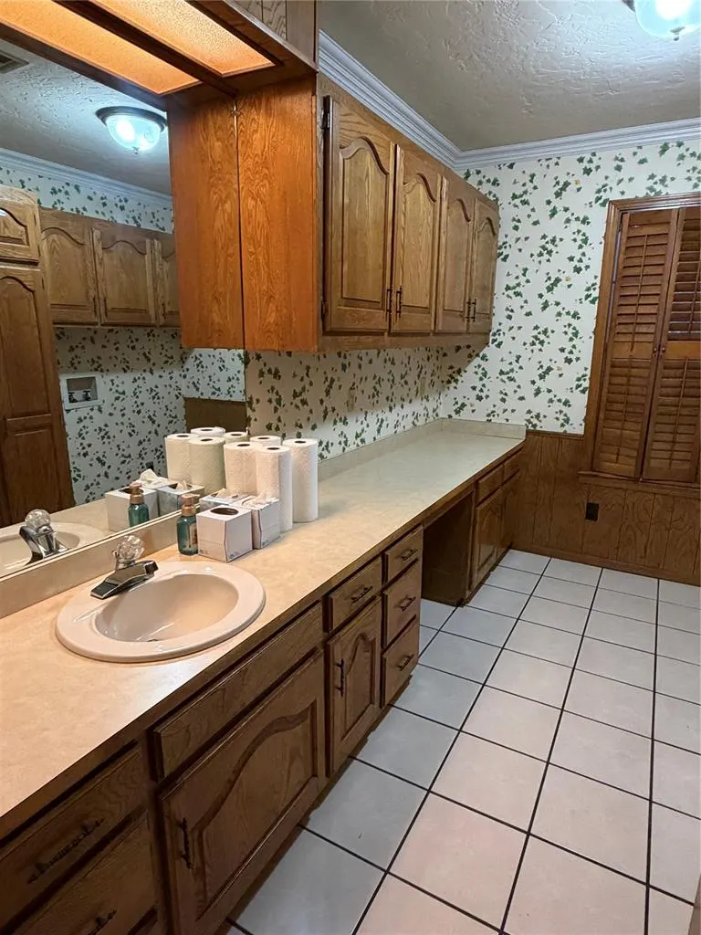 Photo 5 — 321 Red Fork, Clinton, OK 73601