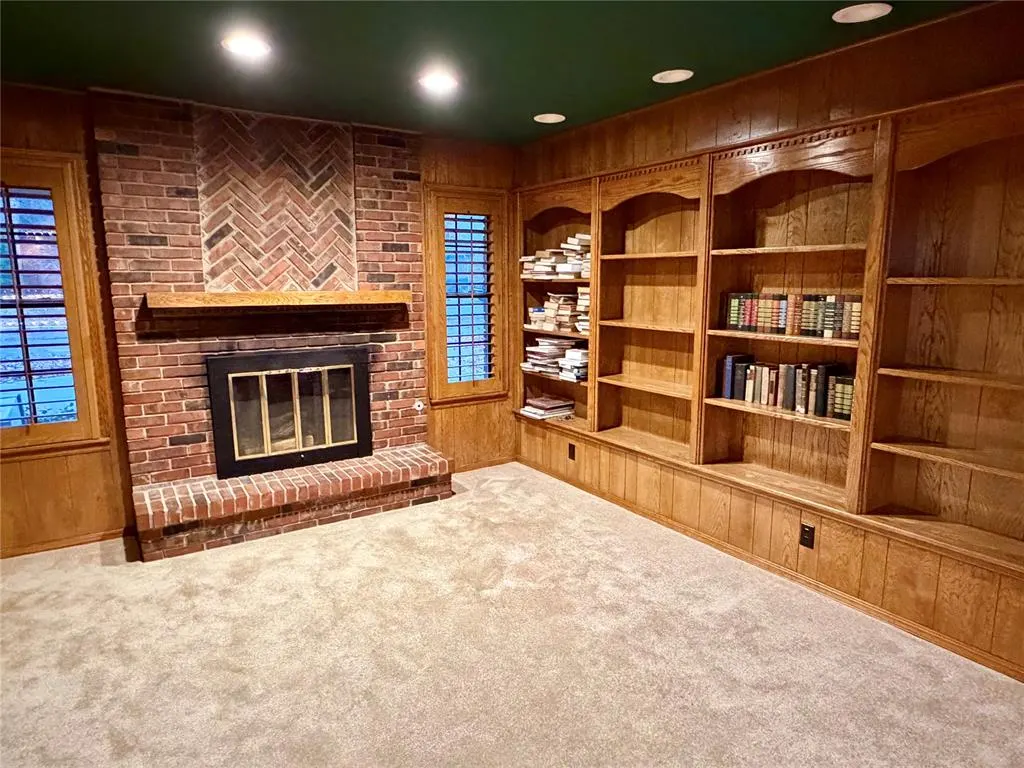Photo 17 — 321 Red Fork, Clinton, OK 73601