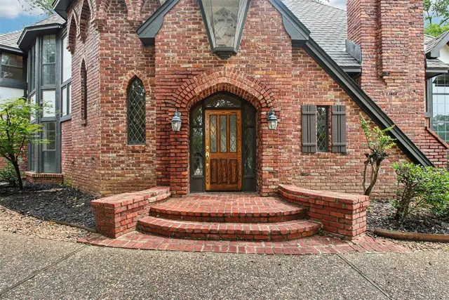 Photo 3 — 2821 Castlewood Drive, Norman, OK 73072