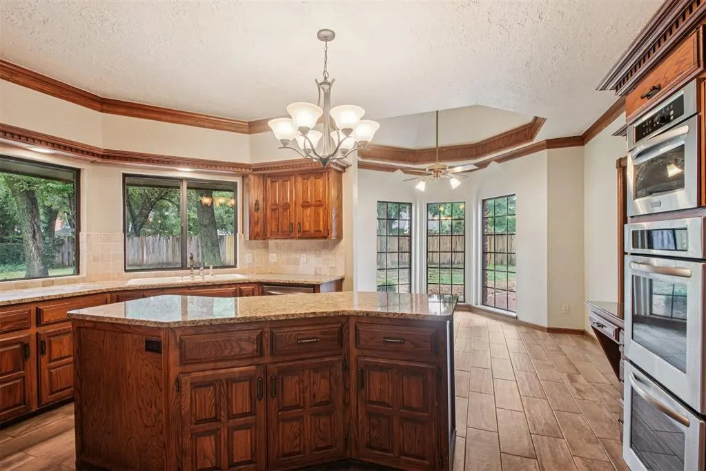 Photo 12 — 2821 Castlewood Drive, Norman, OK 73072
