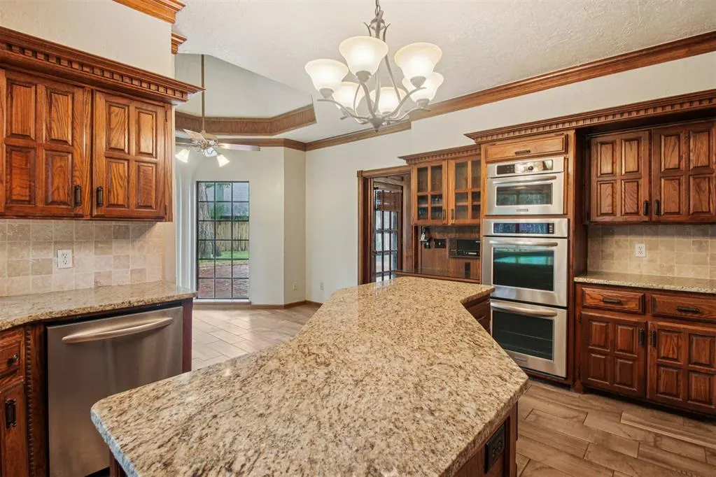 Photo 13 — 2821 Castlewood Drive, Norman, OK 73072