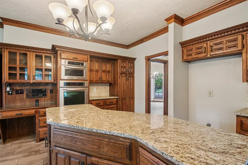 Photo 14 — 2821 Castlewood Drive, Norman, OK 73072