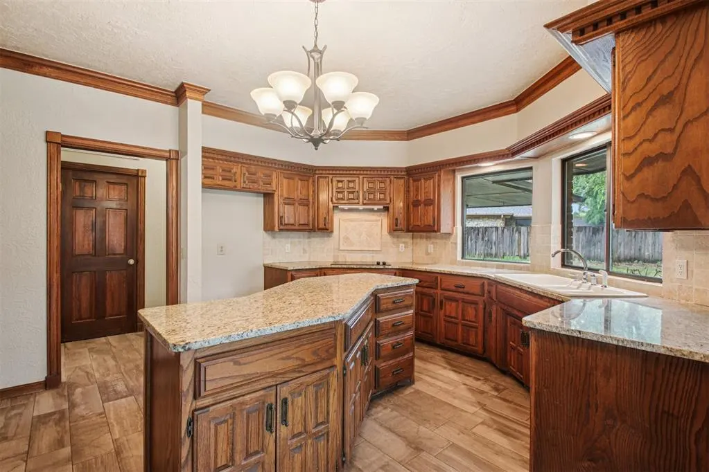 Photo 15 — 2821 Castlewood Drive, Norman, OK 73072
