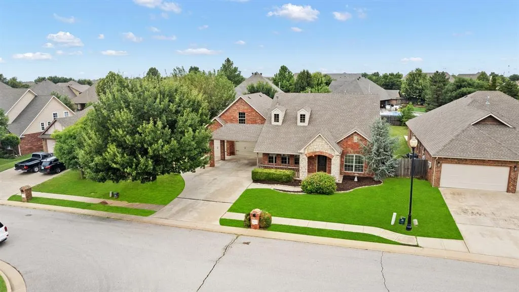 Photo 3 — 1317 Glen Cove Drive, Edmond, OK 73003