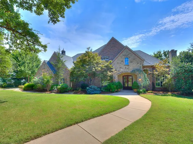 Photo 2 — 3820 Old Forest Lane, Oklahoma City, OK 73131