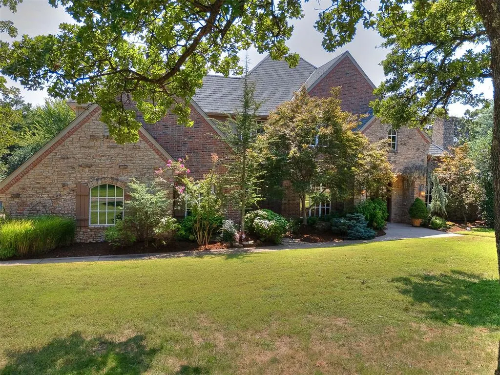 Photo 3 — 3820 Old Forest Lane, Oklahoma City, OK 73131