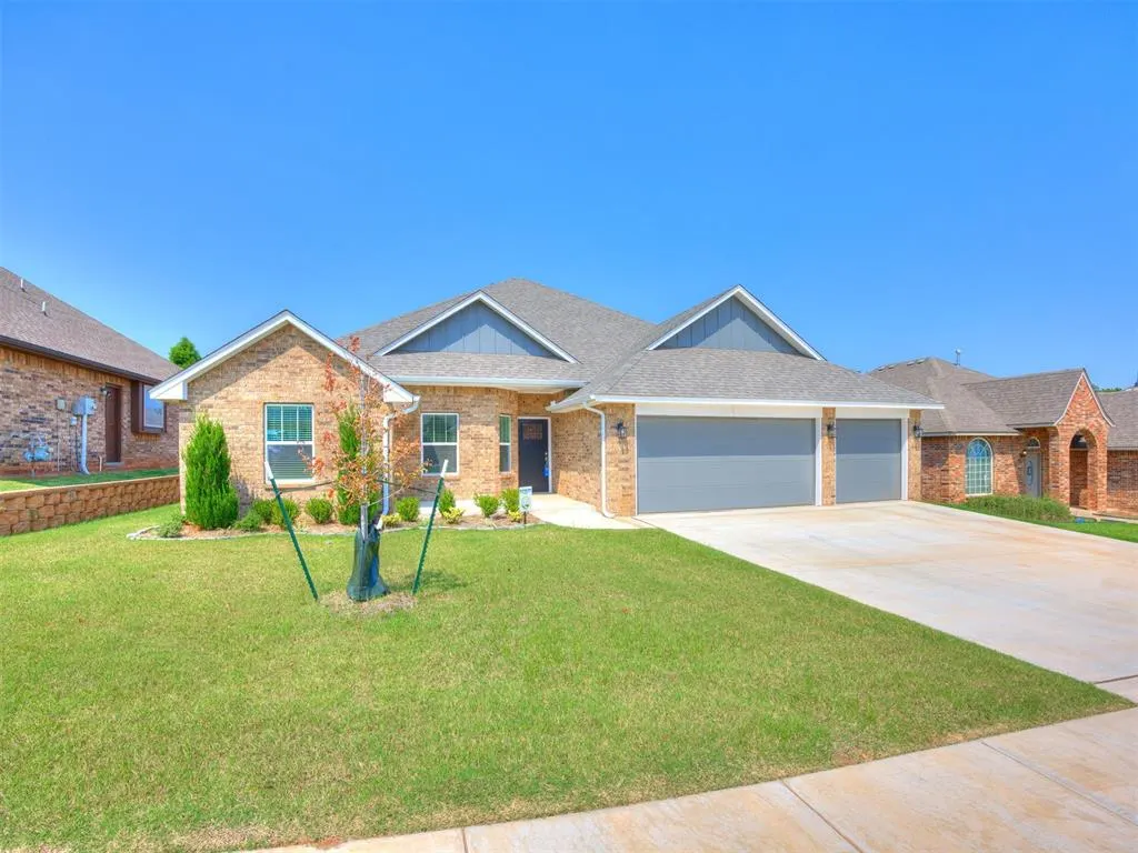 Photo 2 — 3325 Valley Hollow, Norman, OK 73071
