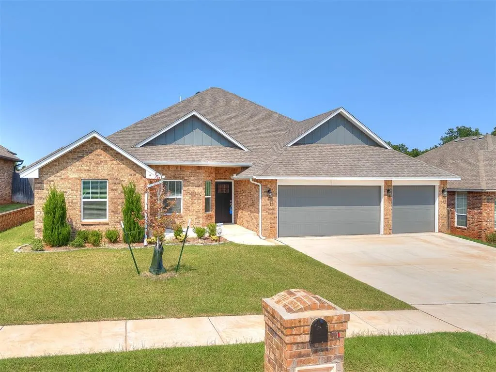 Photo 5 — 3325 Valley Hollow, Norman, OK 73071