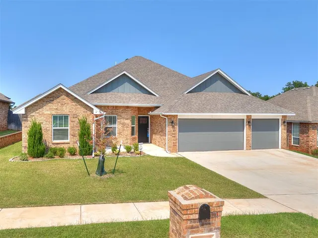 Photo 5 — 3325 Valley Hollow, Norman, OK 73071