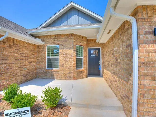 Photo 7 — 3325 Valley Hollow, Norman, OK 73071