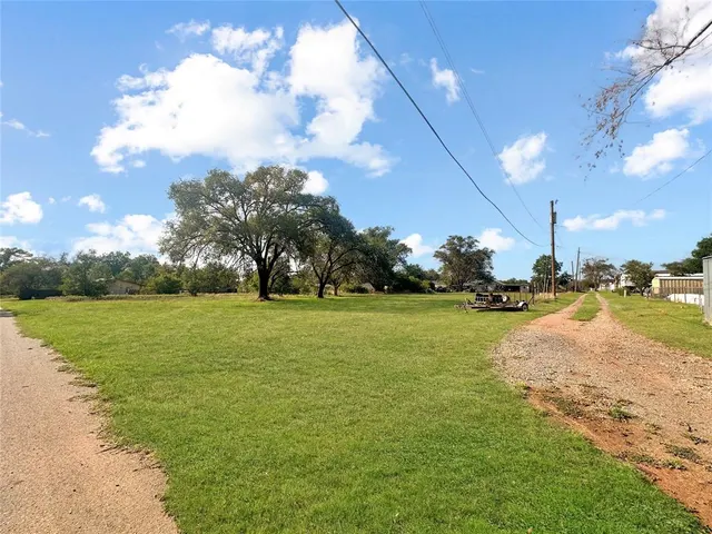 Photo 3 — 705 E Leverett Avenue, Sayre, OK 73662