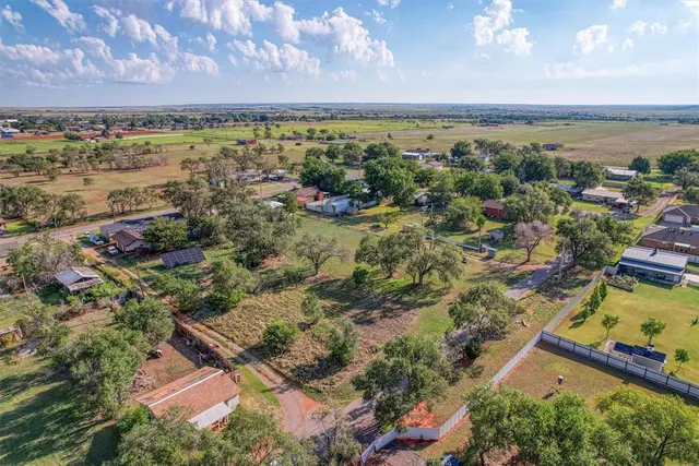 Photo 7 — 705 E Leverett Avenue, Sayre, OK 73662