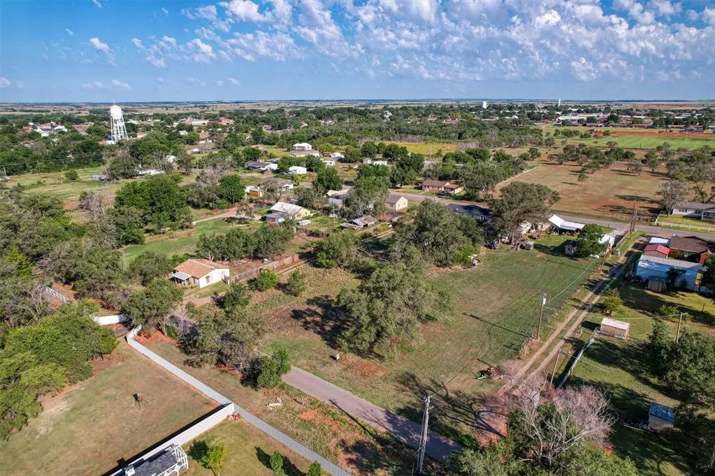 Photo 8 — 705 E Leverett Avenue, Sayre, OK 73662