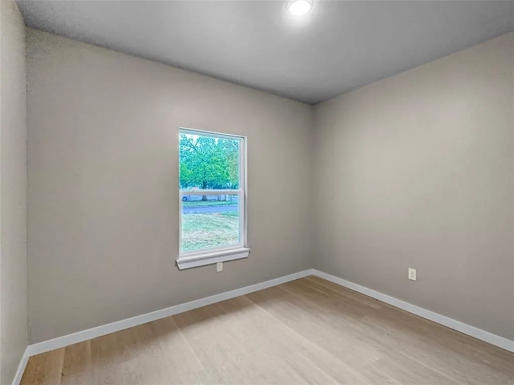 Photo 13 — 320 N Miles Avenue, El Reno, OK 73036