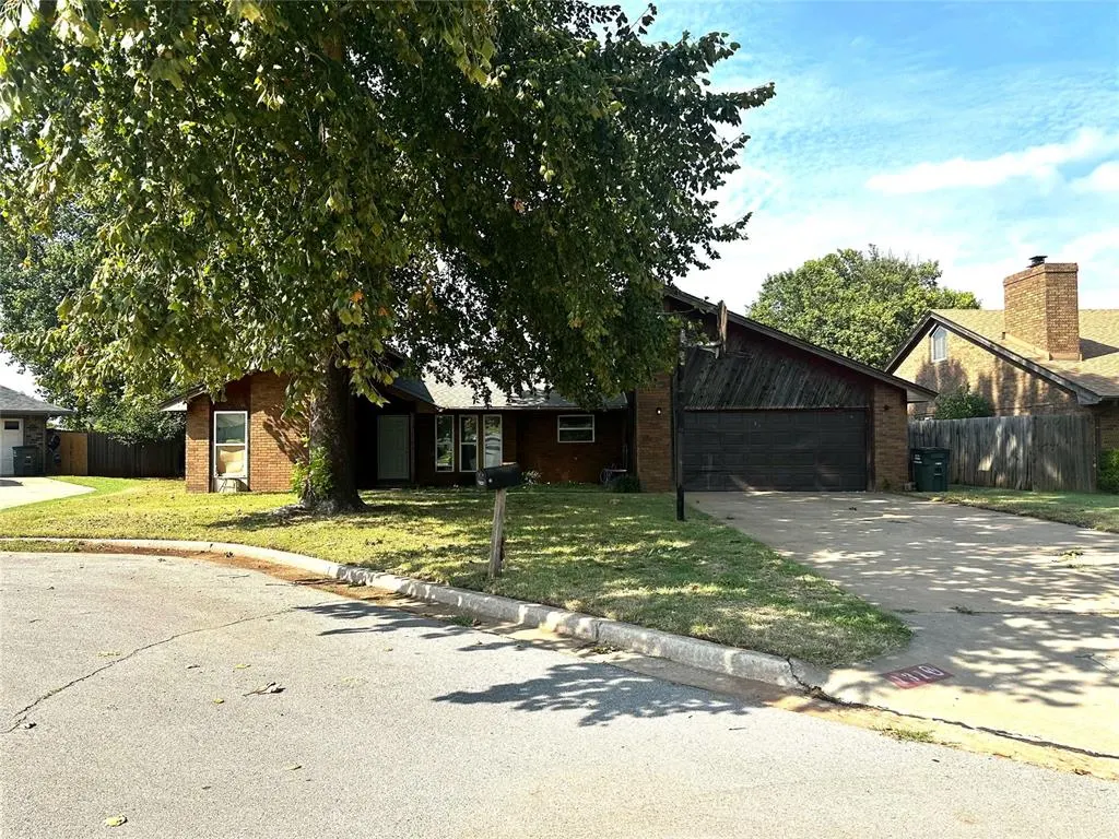 Front exterior — 131 Regency Drive, Clinton, OK 73601