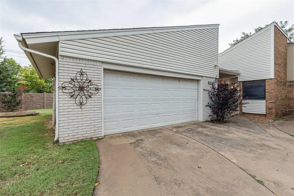 Front exterior — 12220 Banyan Lane, Oklahoma City, OK 73162