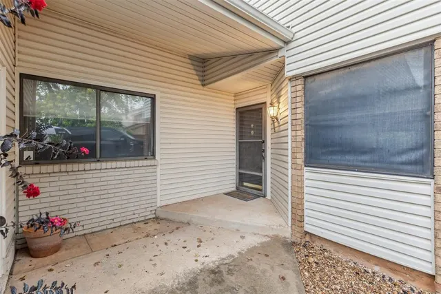 Photo 3 — 12220 Banyan Lane, Oklahoma City, OK 73162