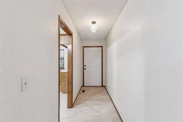 Photo 4 — 12220 Banyan Lane, Oklahoma City, OK 73162