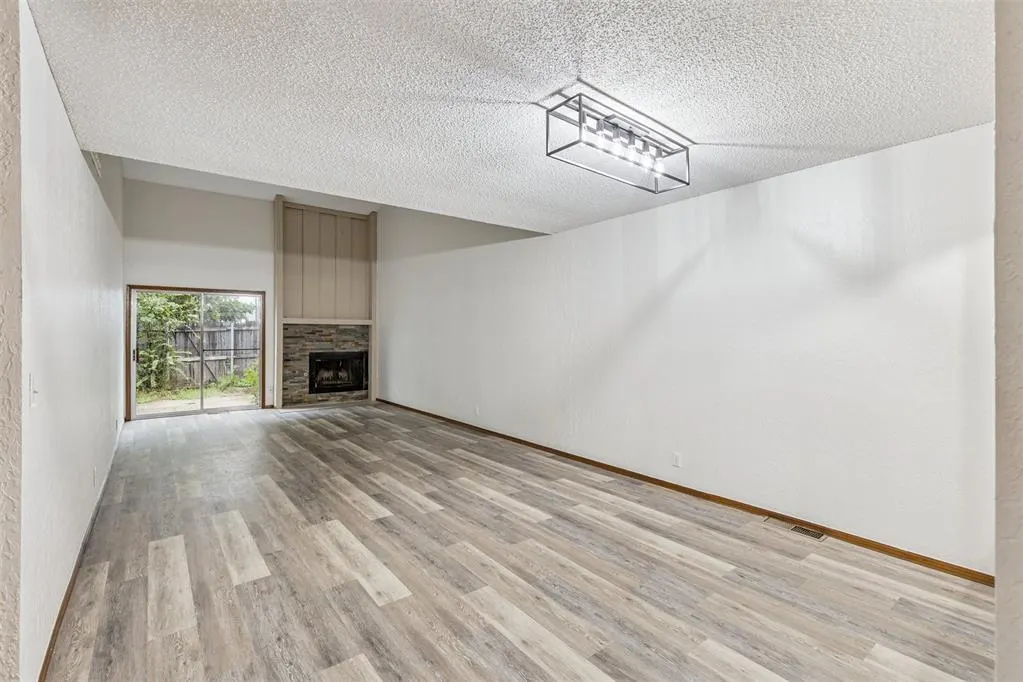 Photo 5 — 12220 Banyan Lane, Oklahoma City, OK 73162
