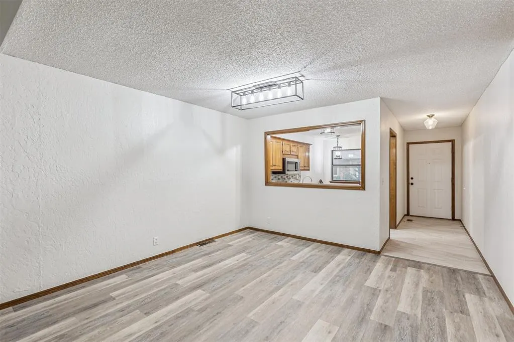 Photo 6 — 12220 Banyan Lane, Oklahoma City, OK 73162