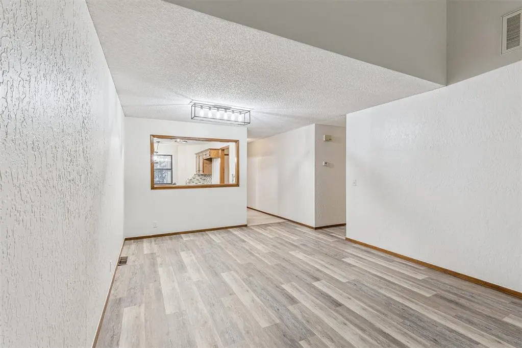Photo 8 — 12220 Banyan Lane, Oklahoma City, OK 73162