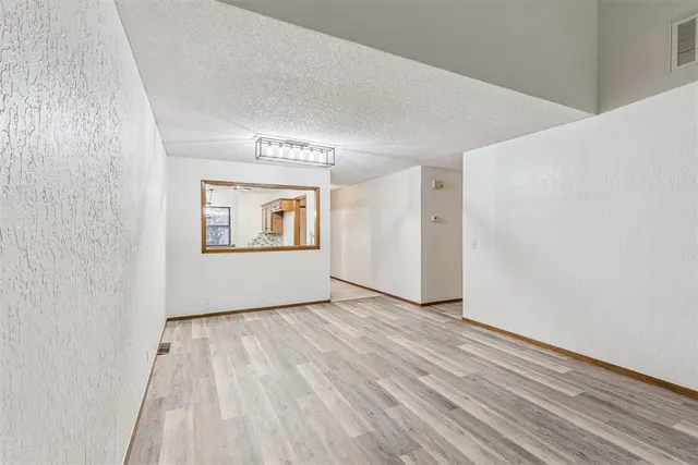 Photo 8 — 12220 Banyan Lane, Oklahoma City, OK 73162