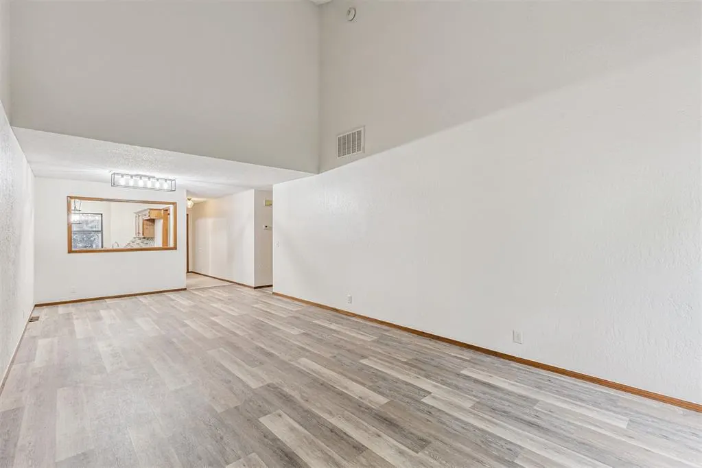 Photo 13 — 12220 Banyan Lane, Oklahoma City, OK 73162